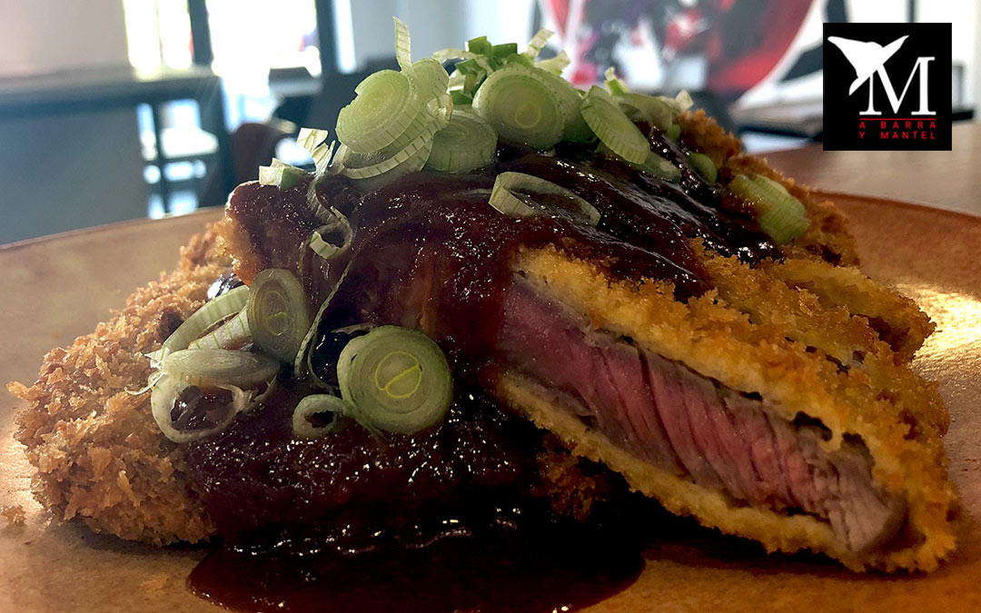 Tonkatsu de chuleta de ternera con hoisin casera y cebolleta fresca